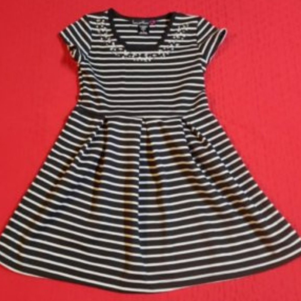.Beautiful Girl's Dress with Gem Neckline (Size 5)